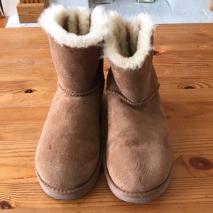 UGG Bailey Bow Mini Chestnut size 7